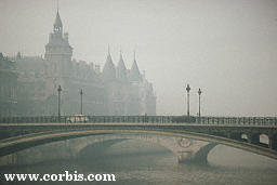 palais sous brouillard.jpg (6364 Byte)